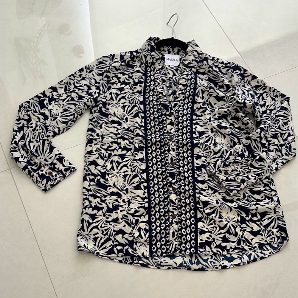 DARK NAVY AND WHITE PATTERNED BLOUSE